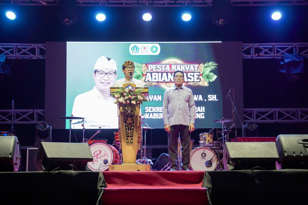 Sekaa Teruna Desa Adat Abianbase Laksanakan Malam Seni Budaya